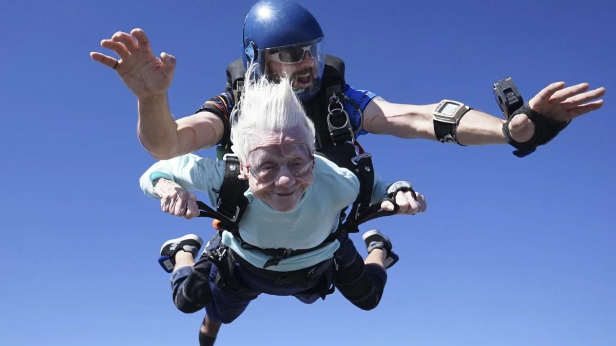 104-year-old woman Dorothy Hoffner dies just a week after record skydive