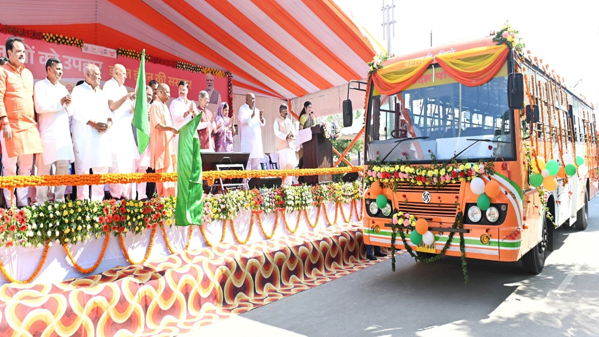 UP: CM Yogi Flags Off 51 Buses With Women Drivers, Conductors In ...