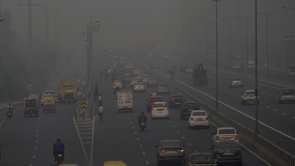 Delhi Air Quality Continues To Remain In 'severe' Category, Thick Layer ...