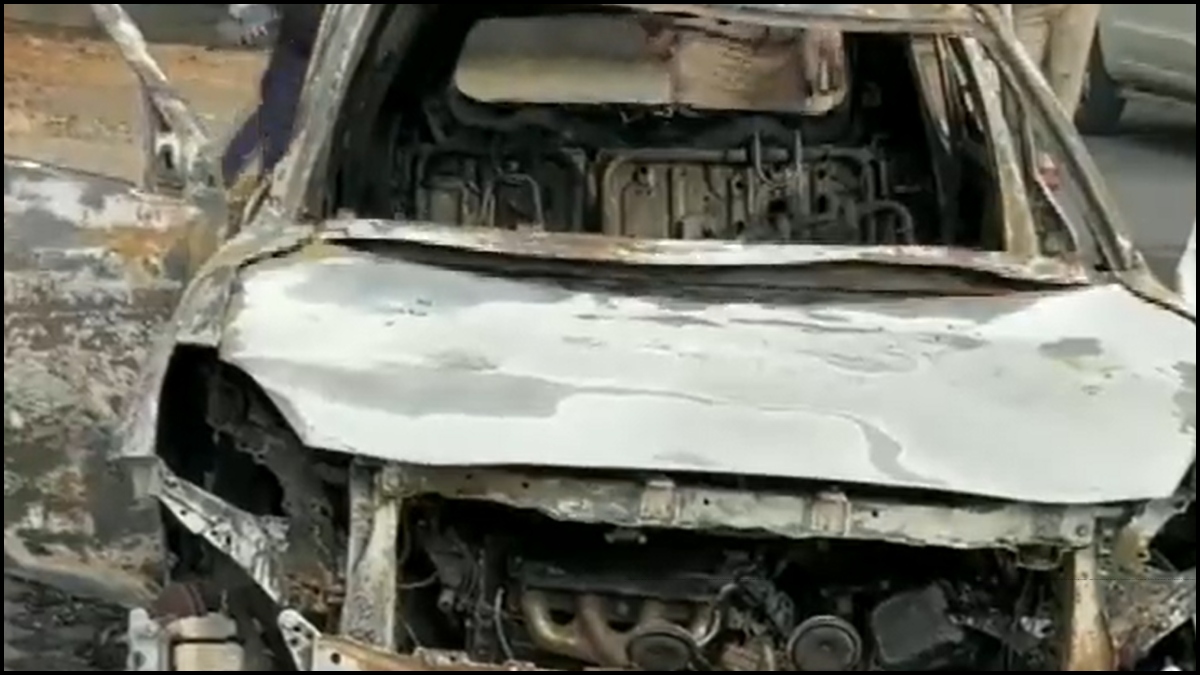 Massive fire broke out in a moving car in Noida