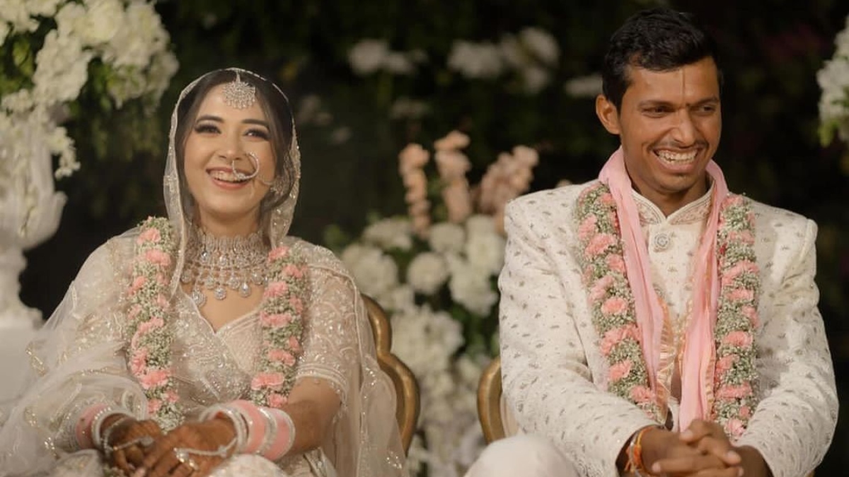 भारत के तेज गेंदबाज ने गर्लफ्रेंड स्वाति से की शादी, इंस्टाग्राम पर लिखा, 'आपके साथ, हर दिन प्यार'... - Indian fast bowler marries girlfriend Swati, writes on Instagram, 'With you, love every day'...