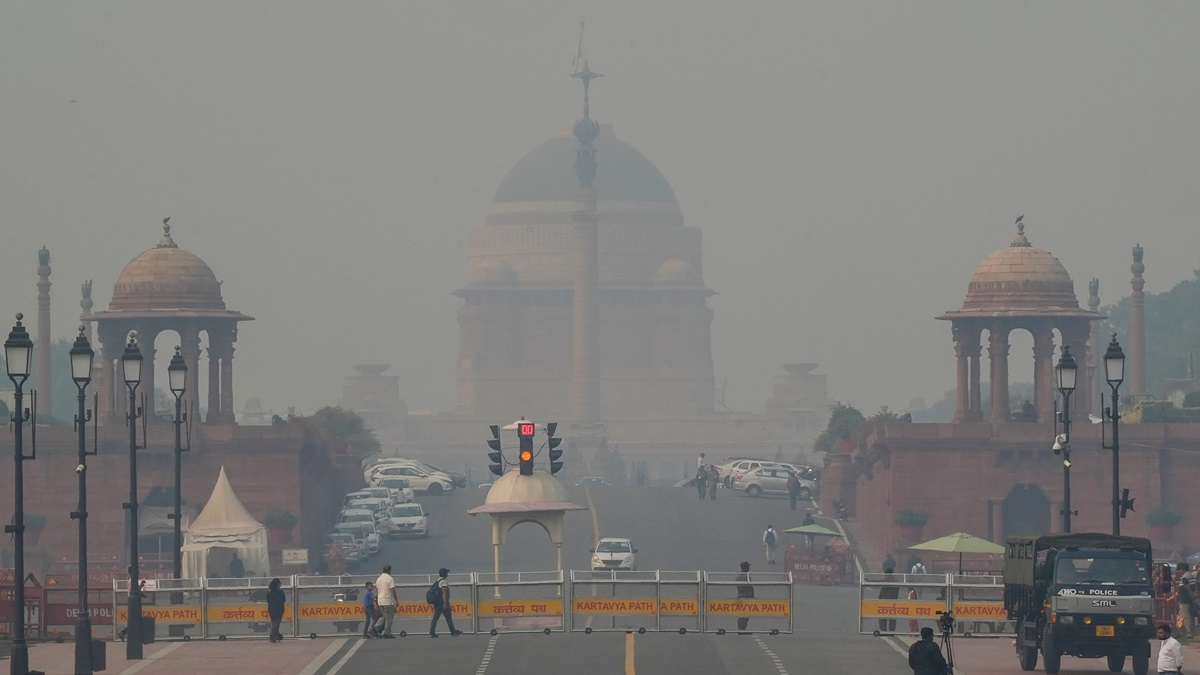 Delhi air pollution: AQI continues to stay in 'Severe' category post Diwali festivities