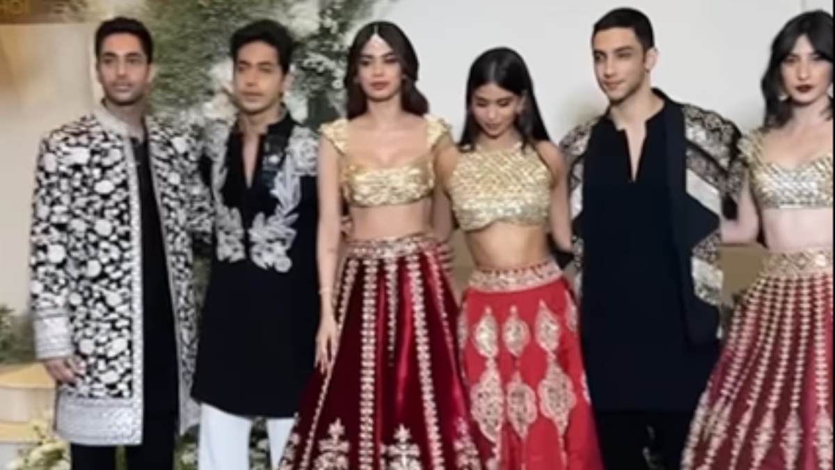 Manish Malhotra throws a star-studded Diwali bash | See Photos