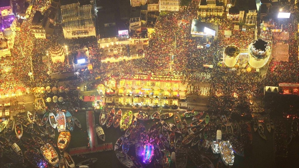 Varanasi: Mesmeriing Dev Deepawali celebration with lakhs of diyas | PICS