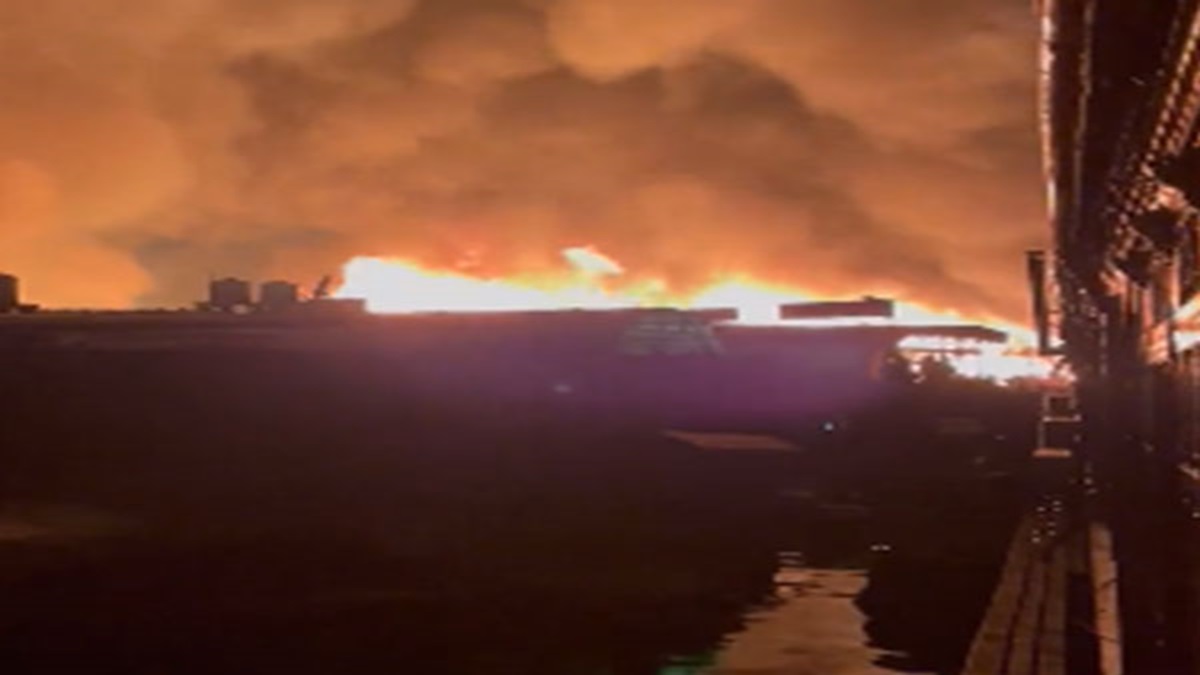 Jammu and Kashmir: Three dead, eight rescued after houseboats gutted in massive fire in Dal Lake