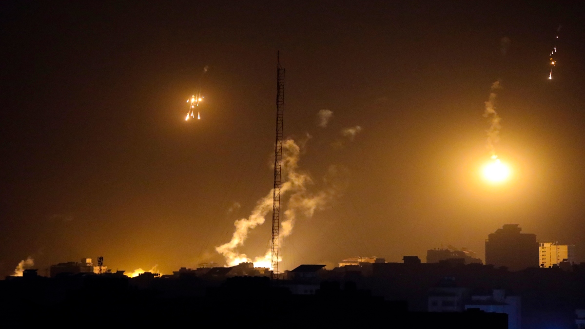 Israel agrees to 4-hour daily pauses in Gaza to allow civilians to flee: White House