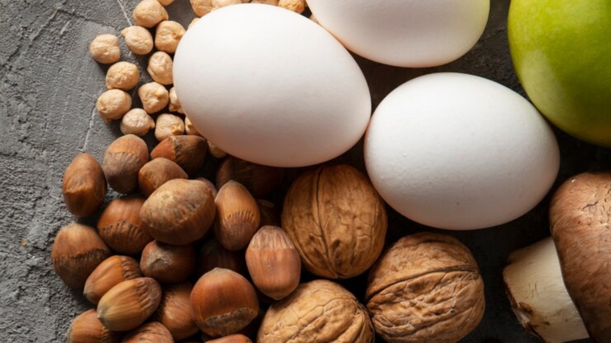 Compared to eggs, nuts are a great source of dietary fiber