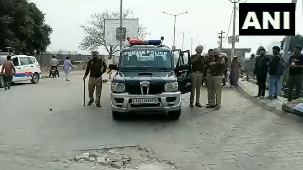 Punjab: Encounter breaks out between police, miscreants in Mohali ...