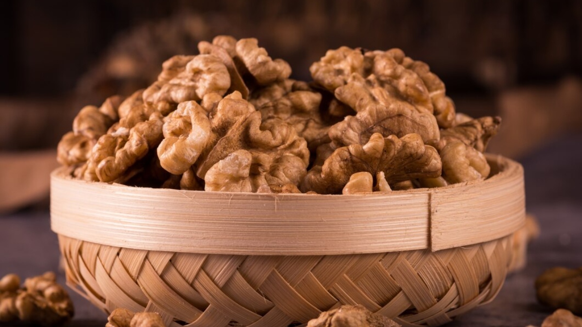 Superfood Walnuts: 5 health benefits of this wondrous brain-shaped nut