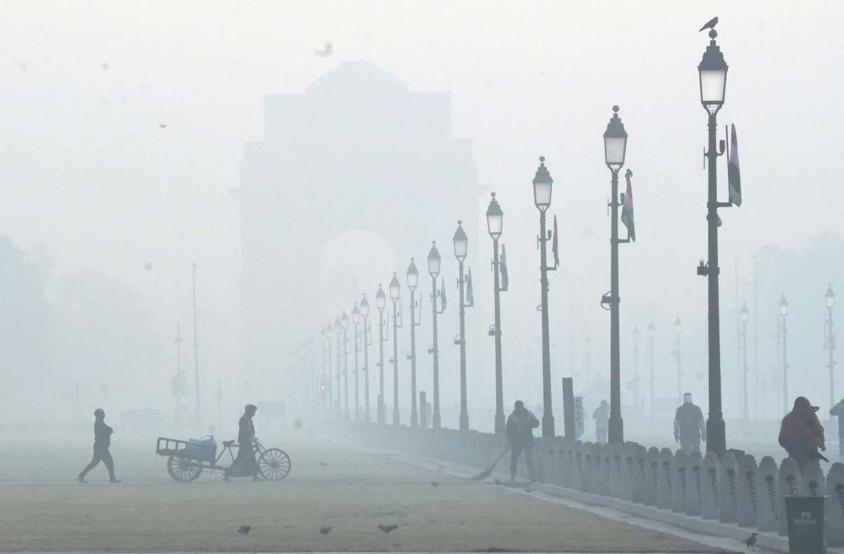 Delhi shivers as minimum temperature hits 4.9 degrees, visibility decreases