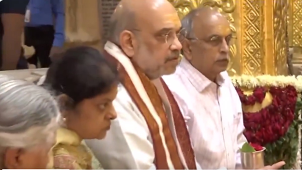 Amit Shah offers prayers at Somnath Temple in Gujarat