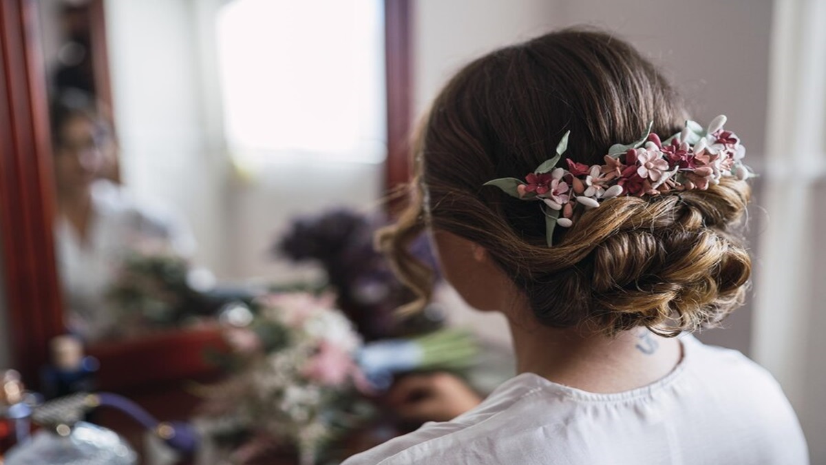 Effortless Elegance: 7 DIY Wedding Hairstyles for a Picture-Perfect Day