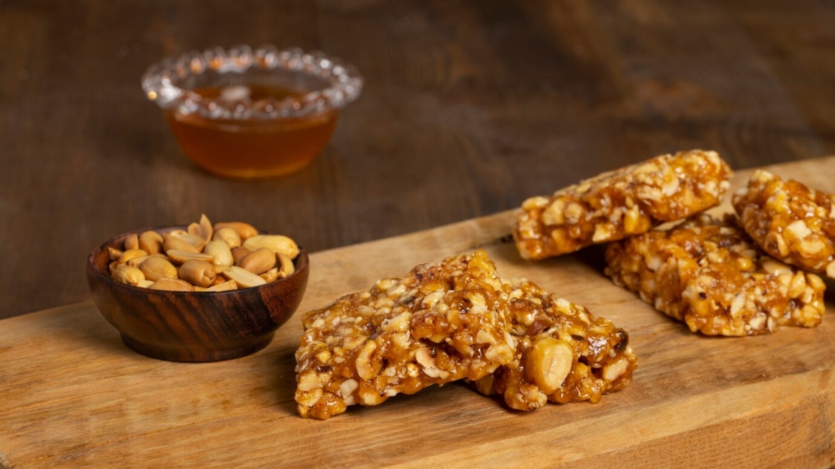 Chikki to Roasted Chana: 5 Snacks for keeping your body warm during winter