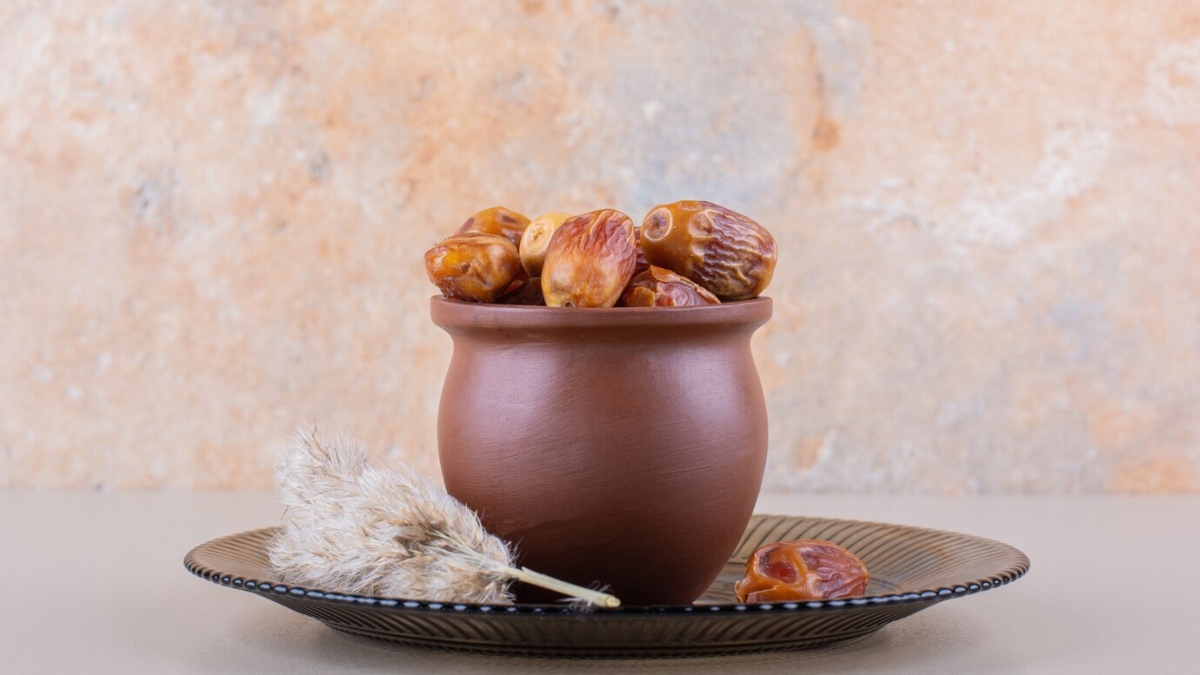 Dates soaked in Ghee: Know 5 health benefits of this magic mix