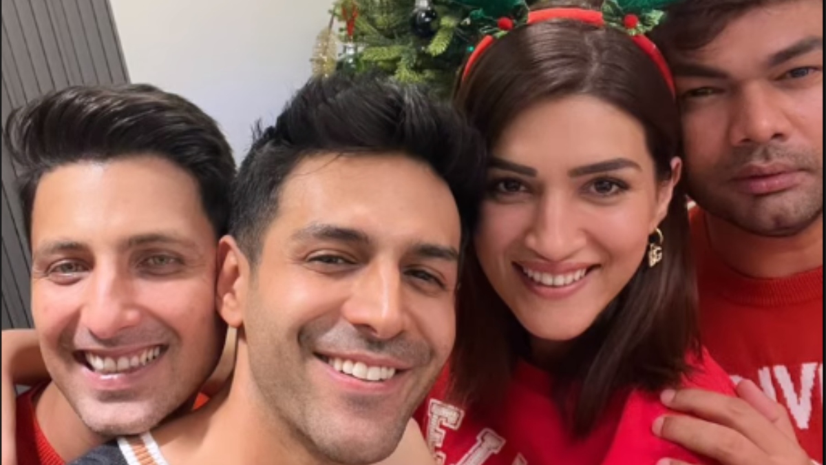 Kartik Aaryan celebrates Christmas with rumoured girlfriend Kriti Sanon | See Photo