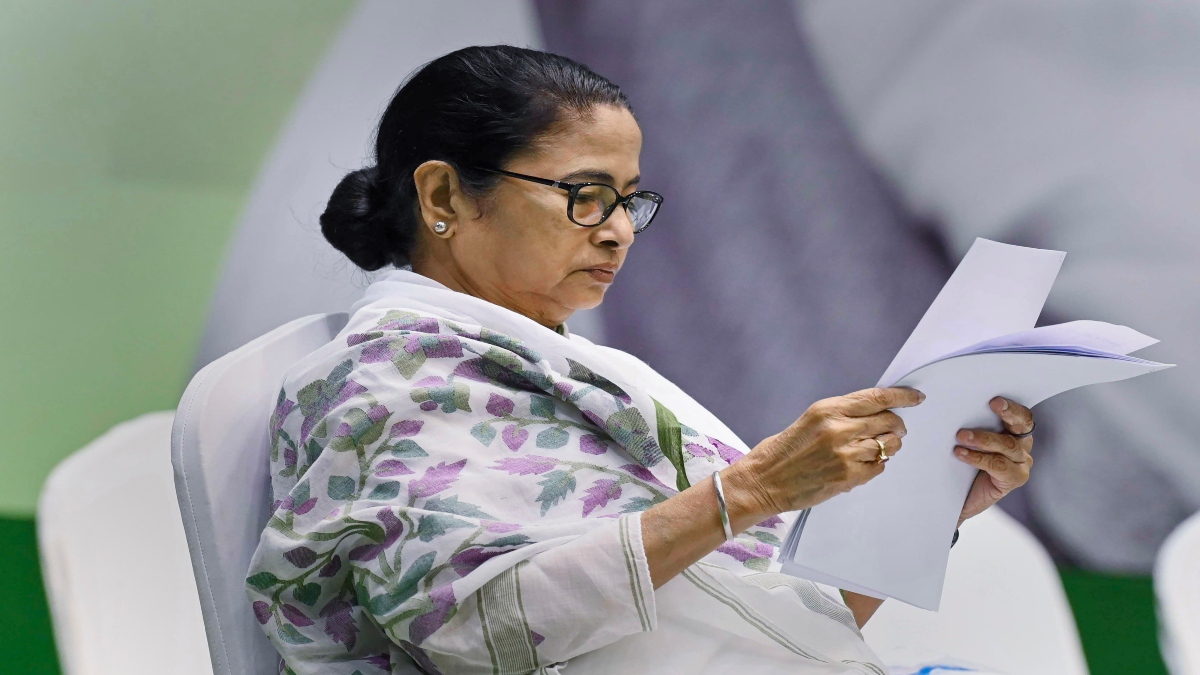 Mamata Banerjee asks BJP govt to release funds due to West Bengal or 'leave the chair'