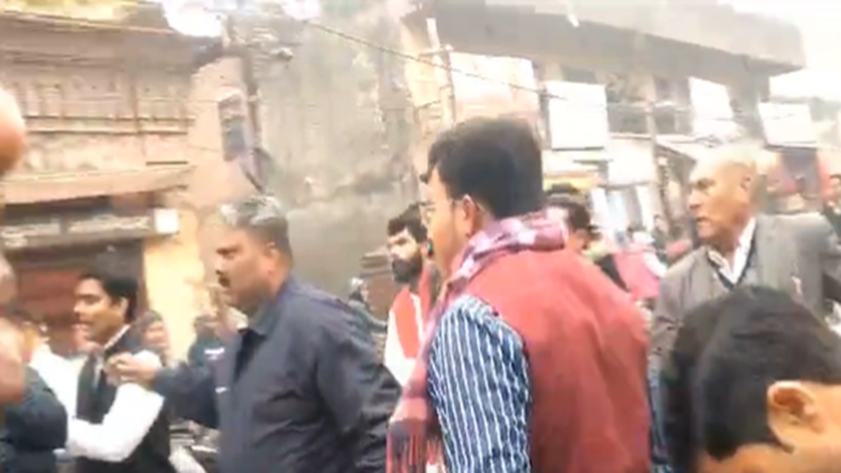 VIDEO: Clashes break out between councillors of Samajwadi Party, BJP in Meerut