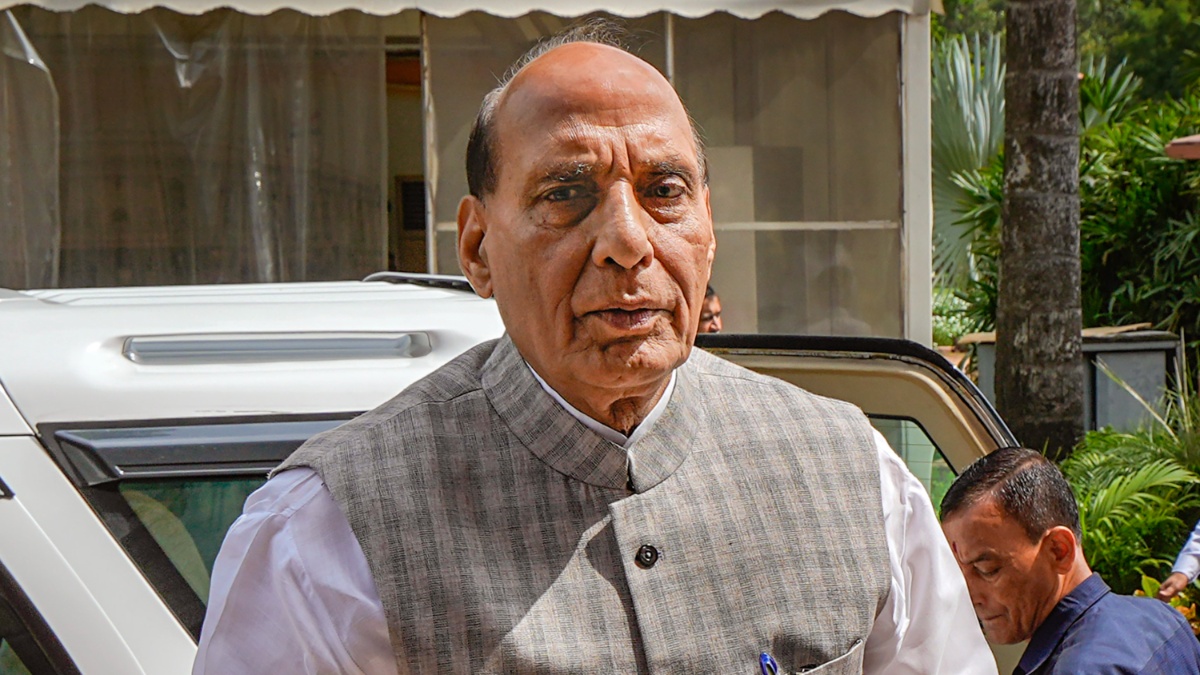 Chennai: Defence Minister Rajnath Singh conducts aerial survey of flood-affected areas of Tamil Nadu