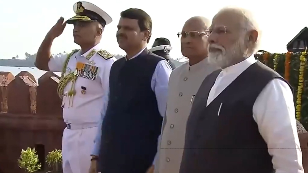 PM Modi unveils statue of Chhatrapati Shivaji Maharaj in Maharashtra's Sindhudurg | WATCH