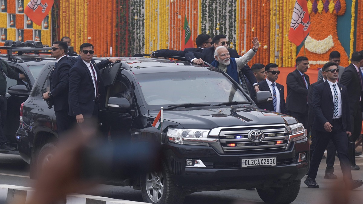 PM Modi gets rousing welcome in Ayodhya, holds roadshow as people shower flower petals