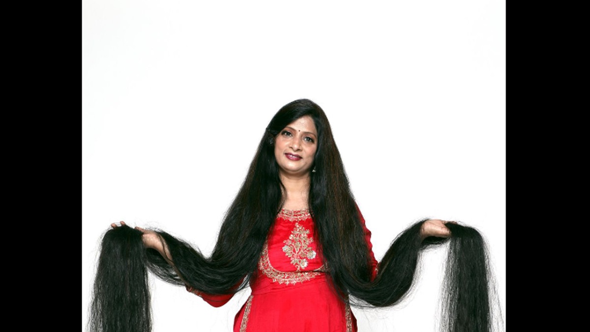 7 feet and 9 inches: UP woman sets world record for having the longest hair | SEE PIC