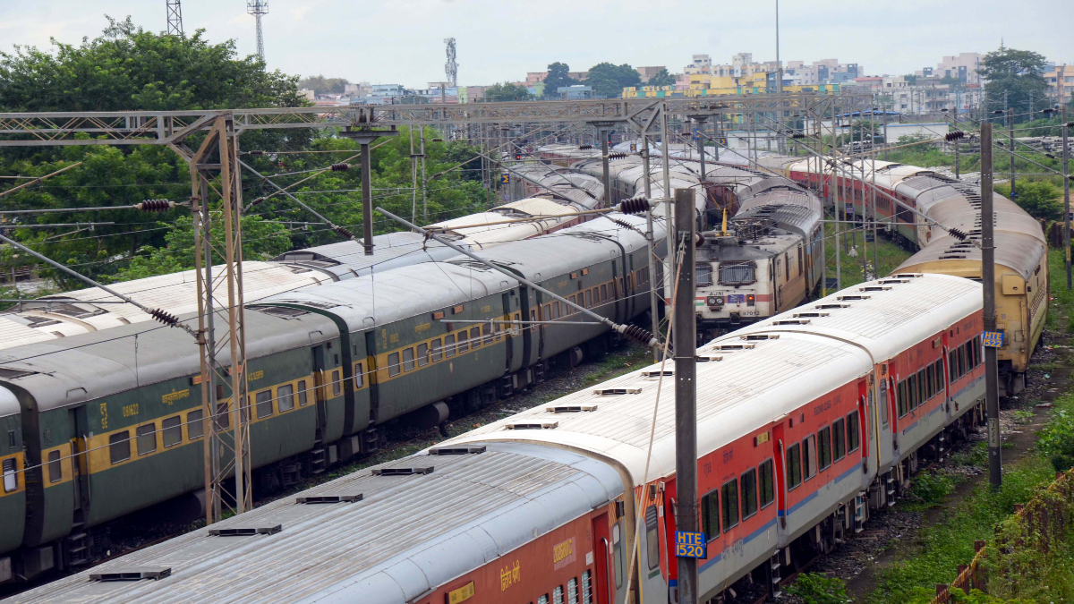 Delhi-bound trains running late due to dense fog in North India, check full list