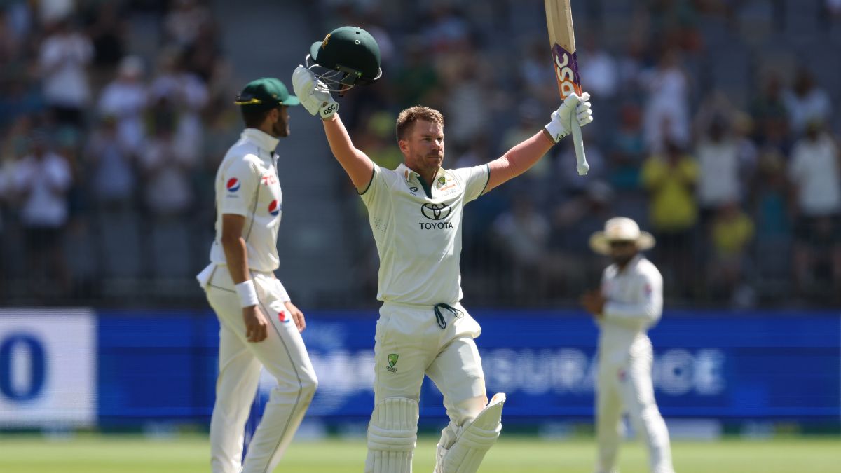 AUS vs PAK: David Warner trumps Virender Sehwag and other legendary players with his 164-run knock in Perth