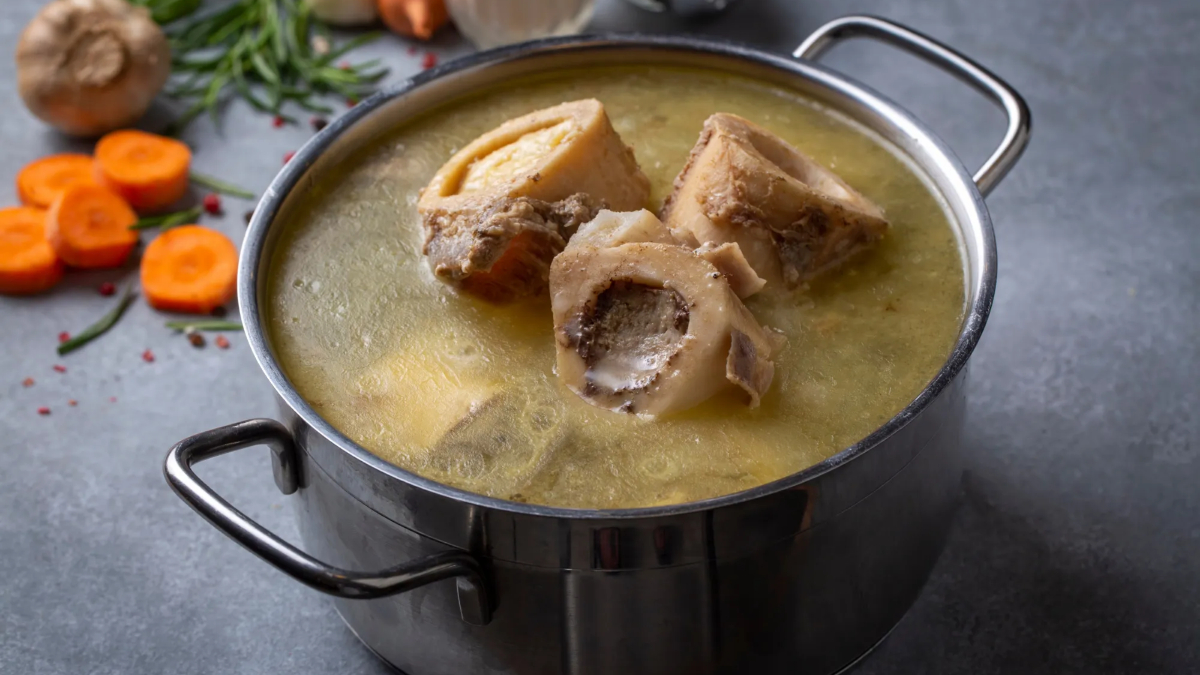 Superfood Bone Broth: Know THESE 5 benefits of this Stock