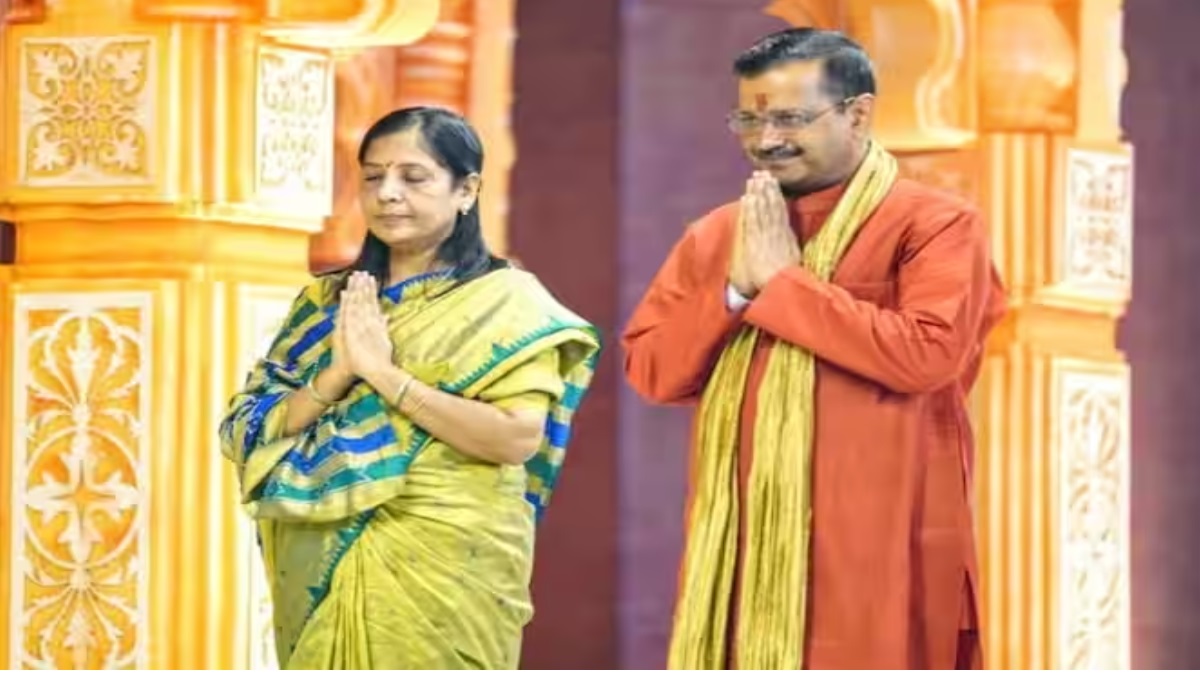 Kejriwal, his wife Sunita attend AAP's Sundarkand recitation event at Rohini temple | WATCH