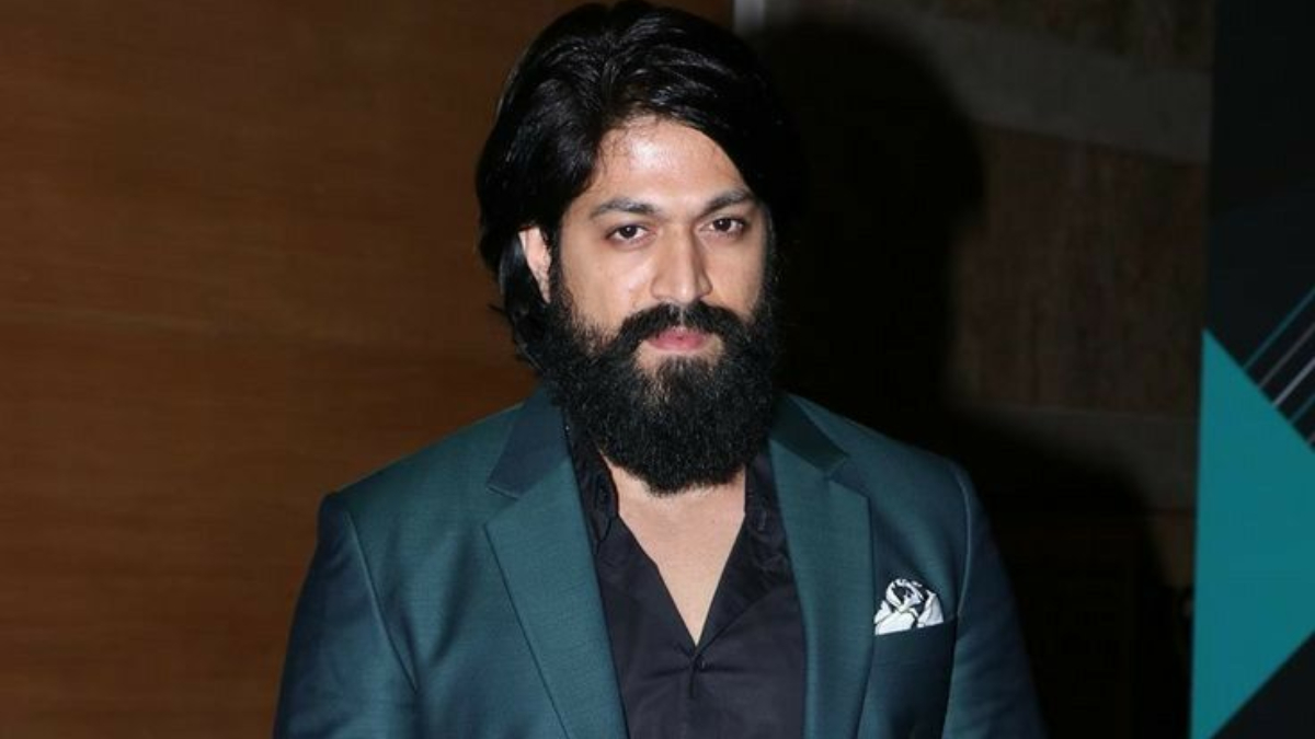 KGF star Yash rushes to Hubballi to meet family of three fans who died ...