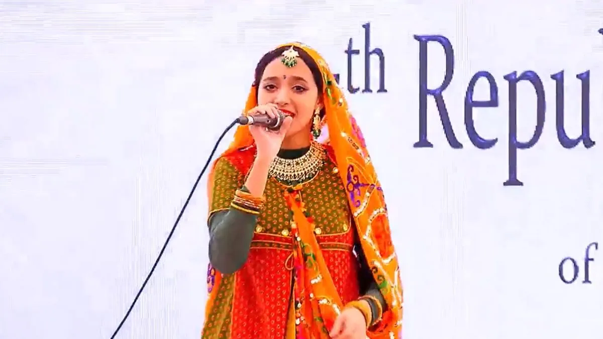  Egyptian girl Kariman while performing a patriotic song