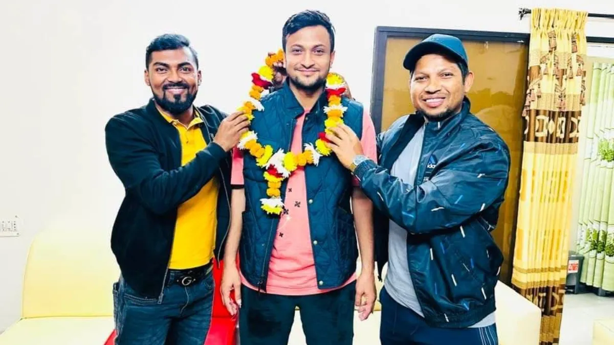 Shakib Al Hasan (centre) wins Parliamentary polls.