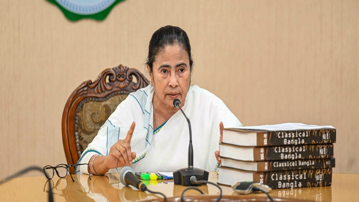 TMC ready to go solo in all Bengal Lok Sabha seats if 'due importance' not given: Mamata tells party workers