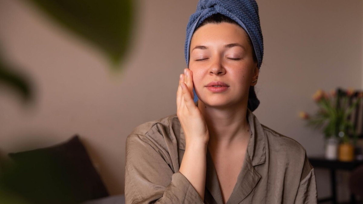 Mindful Skincare: Holistic approaches that combine skincare rituals 