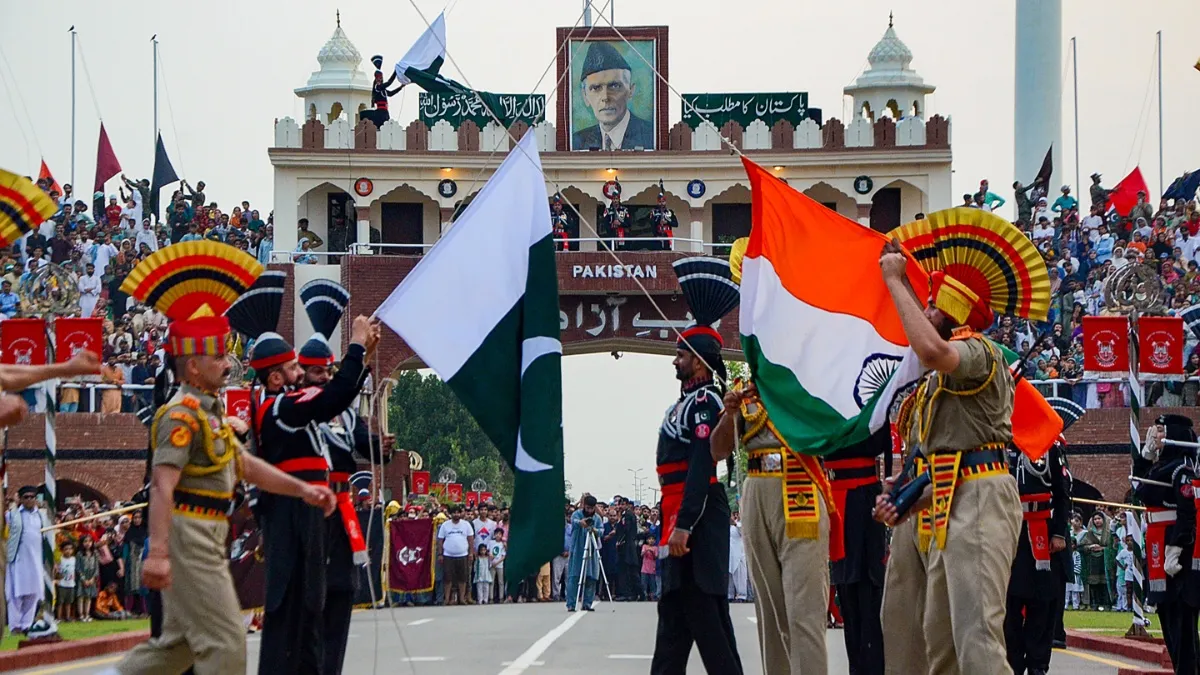Border Security Force (BSF) and Pakistani Rangers personnel during the celebrations of Independence Day.