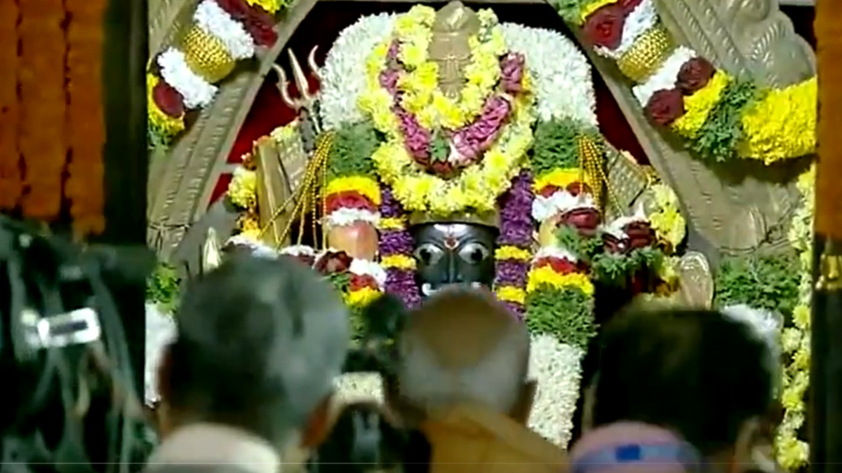 Andhra Pradesh: PM Modi offers prayers at Lepakshi's Veerbhadra Temple, historic Ramayana site – India TV