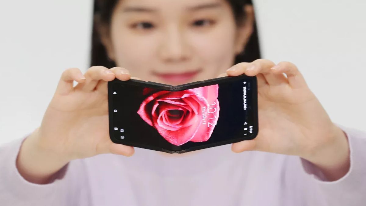 CES 2024: Samsung unveils a foldable display with dual-folding capability