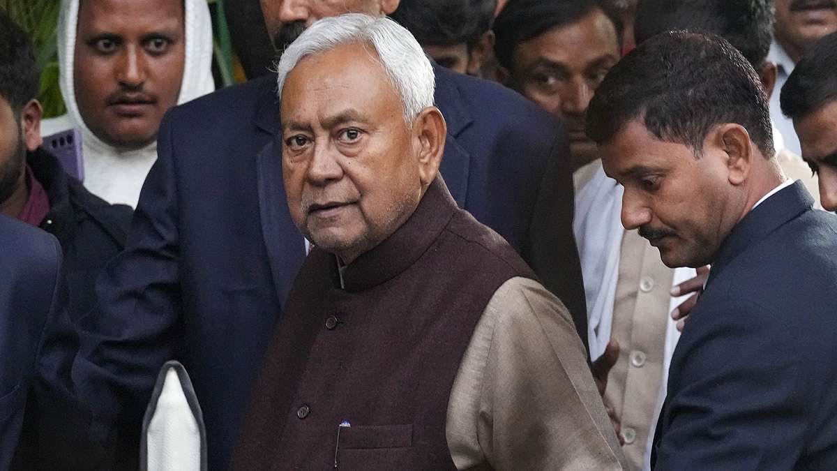 'Agar aesa hai toh...': Nitish Kumar proposes Lalu's name for I.N.D.I.A bloc convenor in Oppn meet