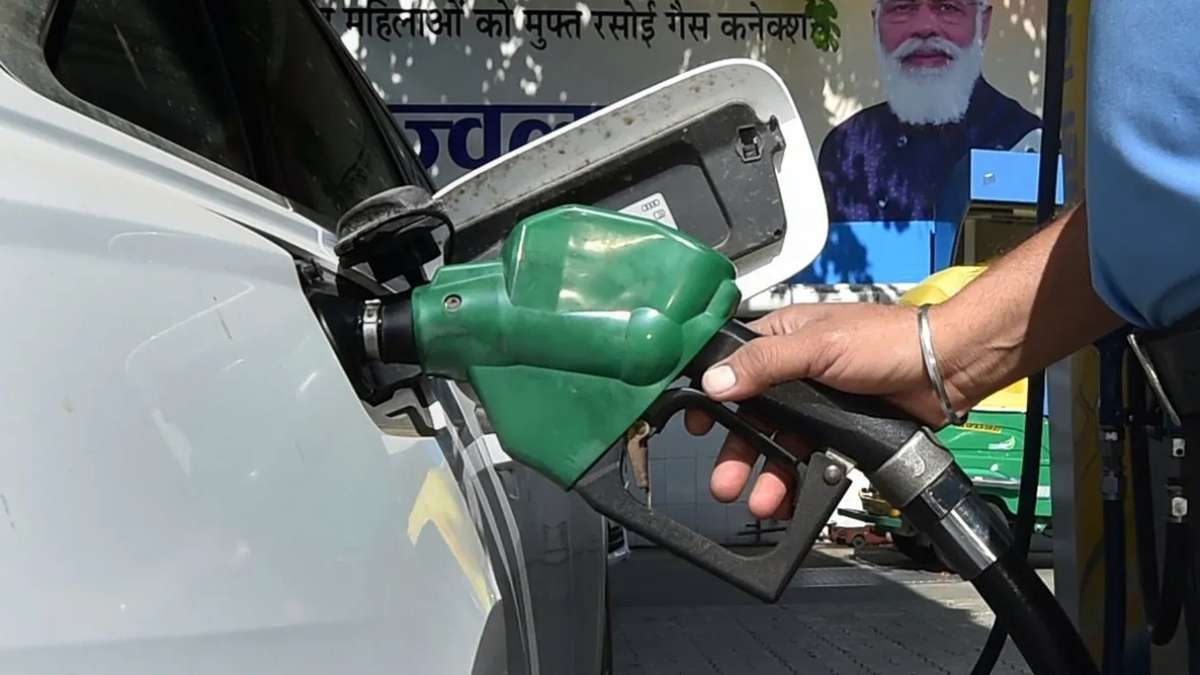 Oil companies may slash petrol, diesel prices by Rs 5-10 next month – India TV