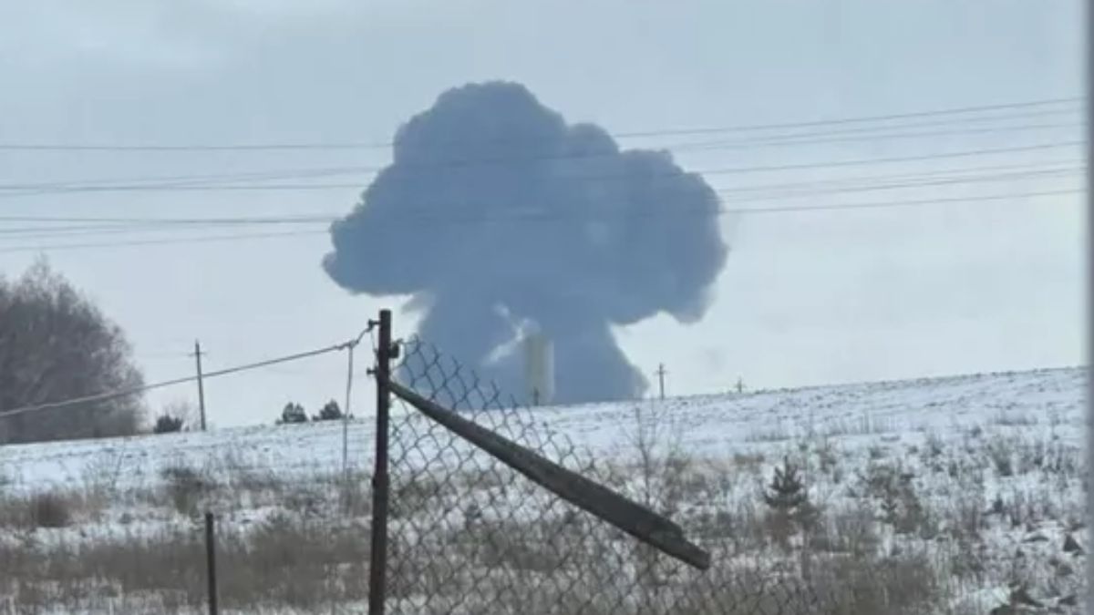 VIDEO: Russian military jet with 65 Ukrainian Prisoners of War on board crashes in Belgorod