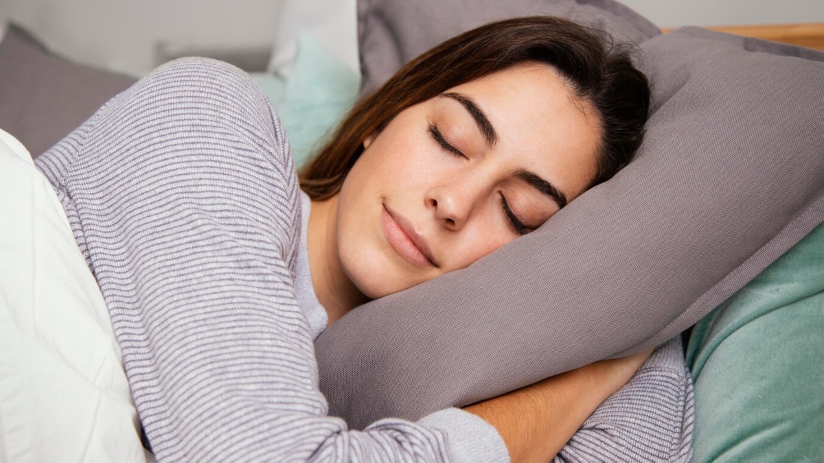 Unable to get enough sleep at night? 5 tips to get sound sleep for maintaining a healthy heart