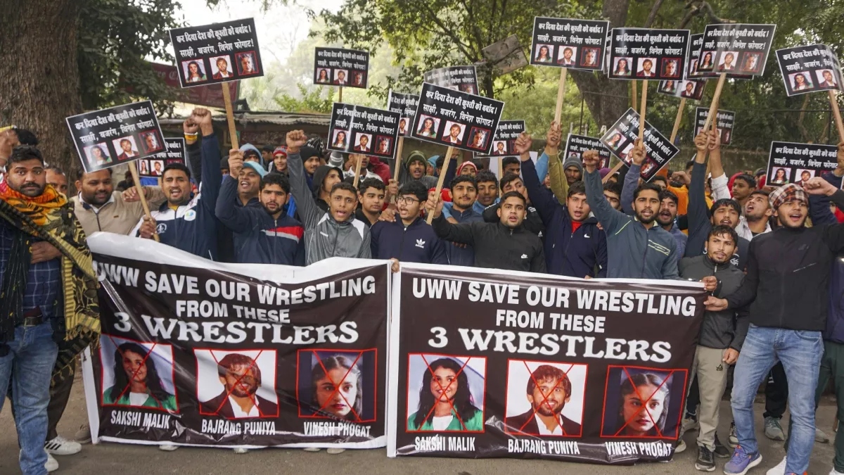 Young wrestlers gather to protest against Sakshi Malik, Bajrang Punia, Vinesh Phogat