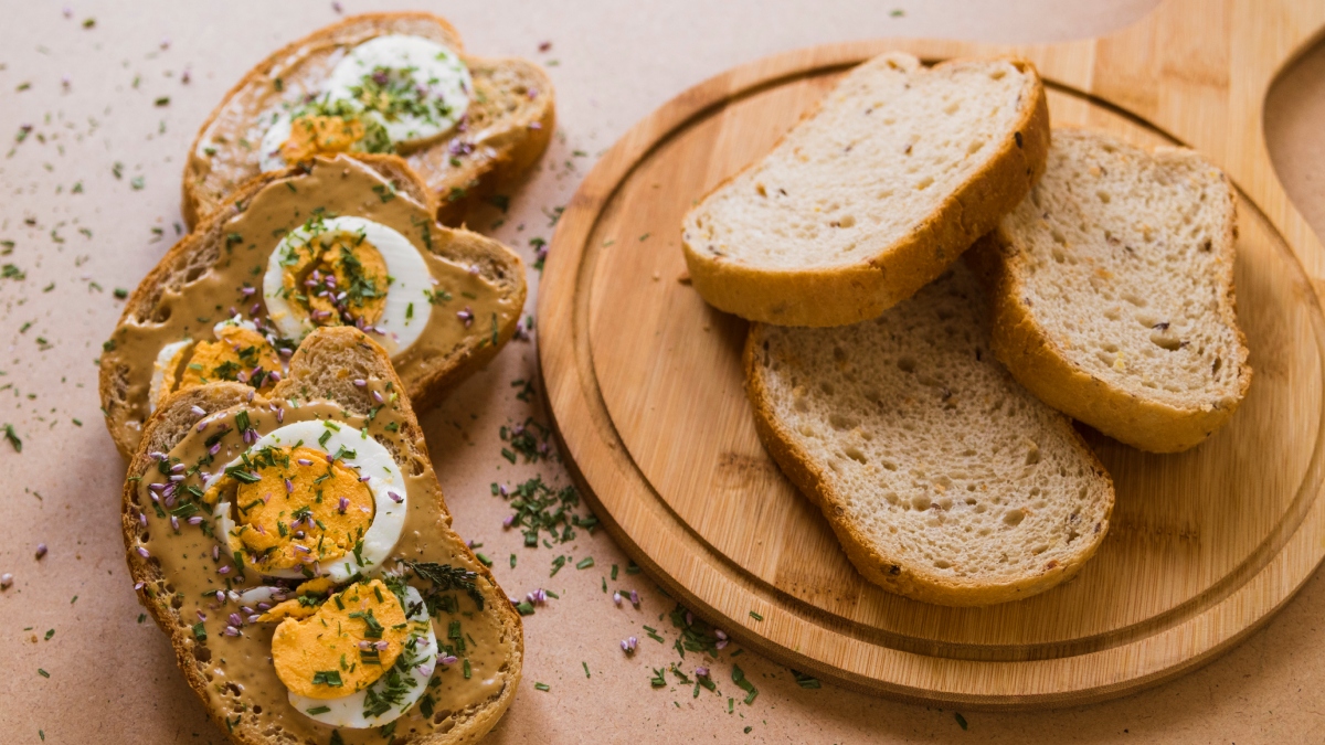 want an easy breakfast option grab your hands on this healthy egg loaf recipe