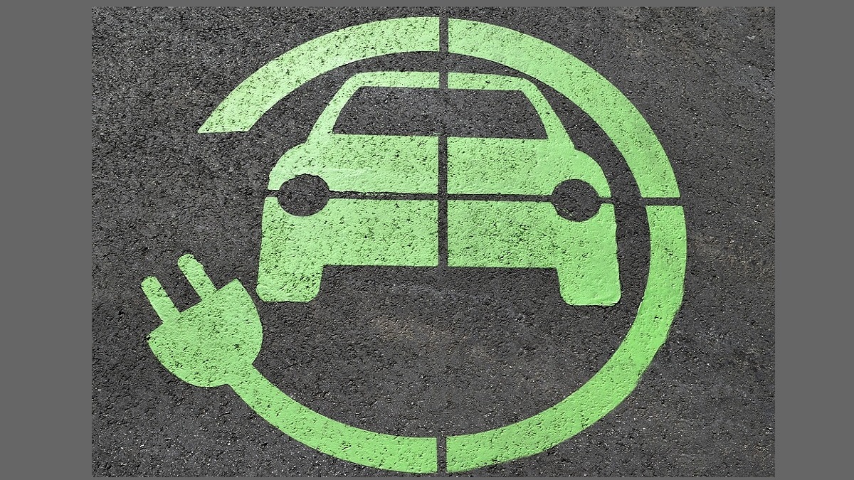 EV owners explore new charging options due to shortage: Know-why? â India TV