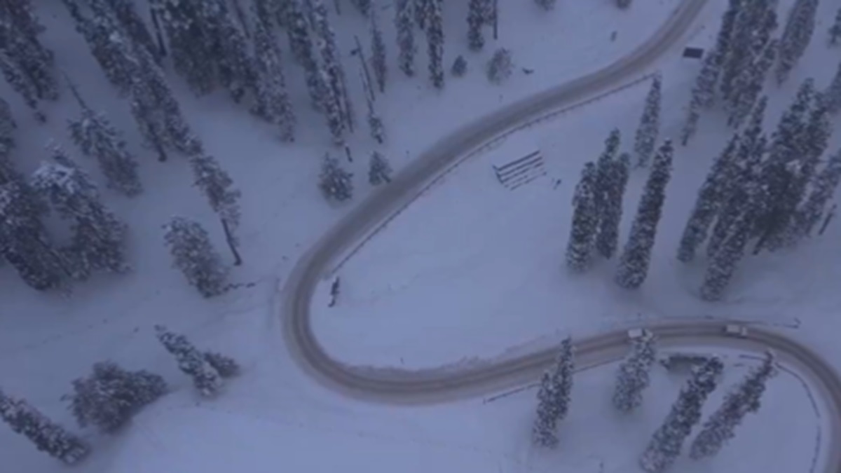 Mesmerising! Kashmir's Gulmarg covers in thick blanket of snowfall | VIDEO