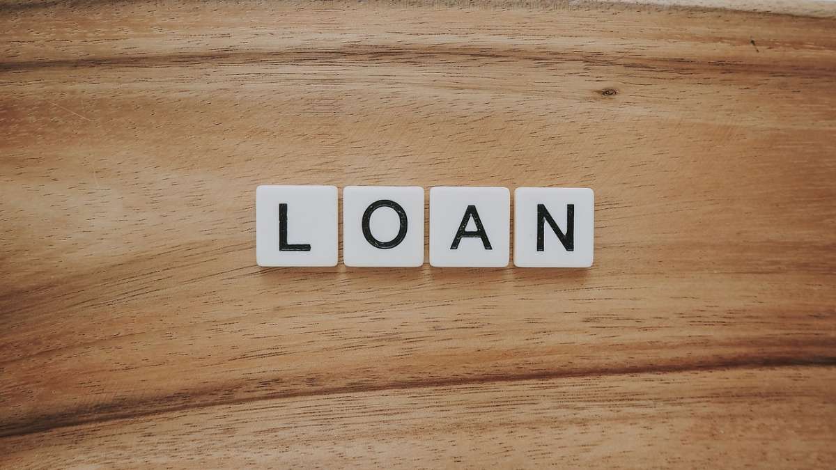 What are factors which determine low interest rates for personal loans