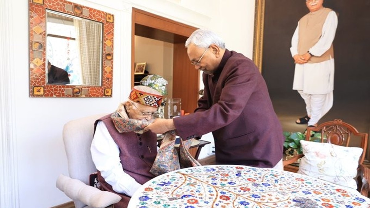 Bihar Chief Minister Nitish Kumar meets LK Advani, congratulates senior BJP leader for Bharat Ratna