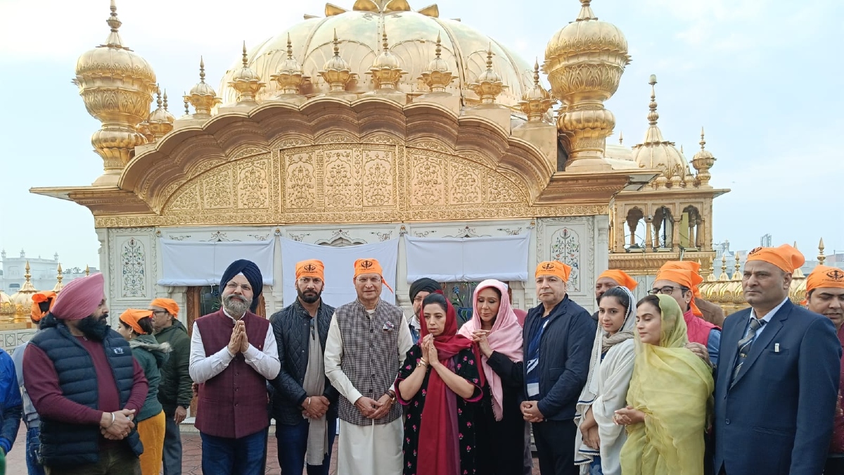 Rajat Sharma and Ritu Dhawan offer prayers at Amritsar's Golden Temple on his birthday