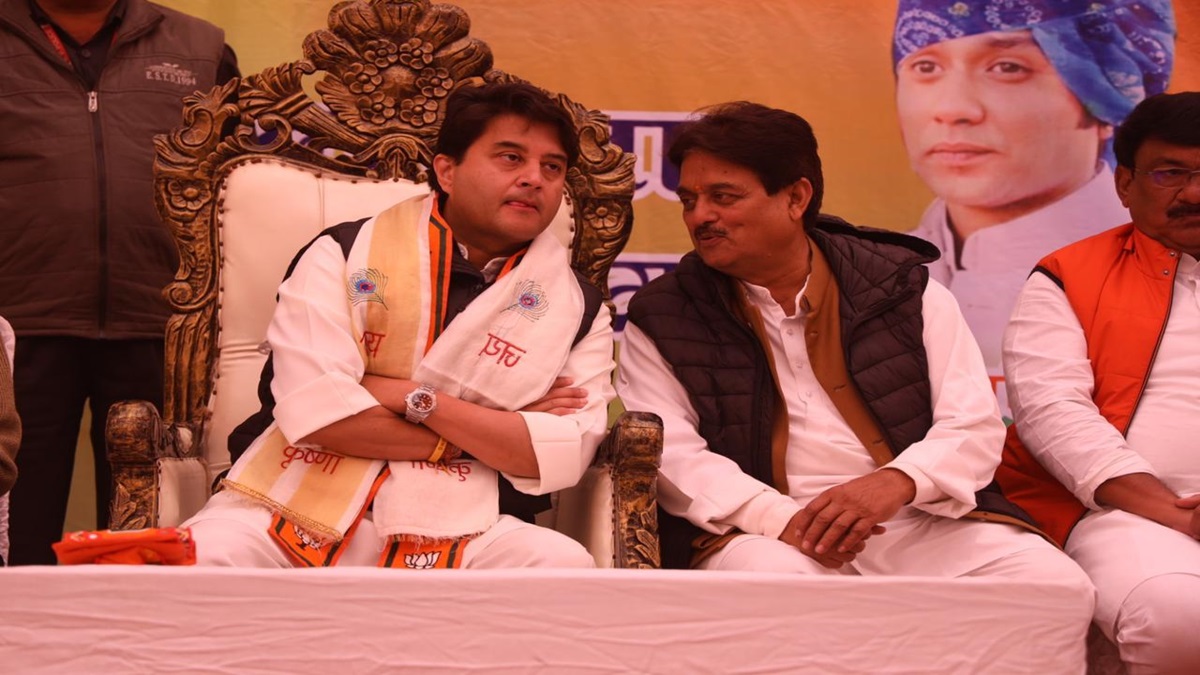 MP Congress leader, close aide of Digvijaya Singh, joins BJP in presence of Jyotiraditya Scindia