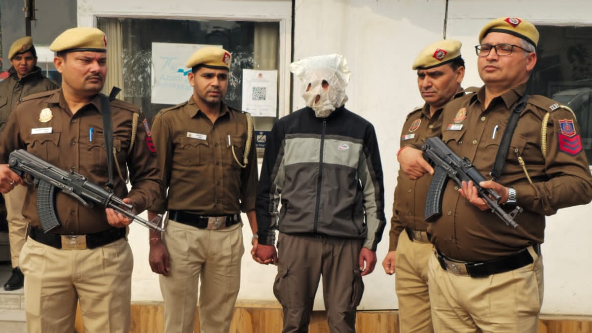 Kupwara: Delhi Police ने लश्कर-ए-तैयबा के सदस्य को किया गिरफ्तार, LOC के पार से भारी मात्रा में हथियार; गोला-बारूद बरामद